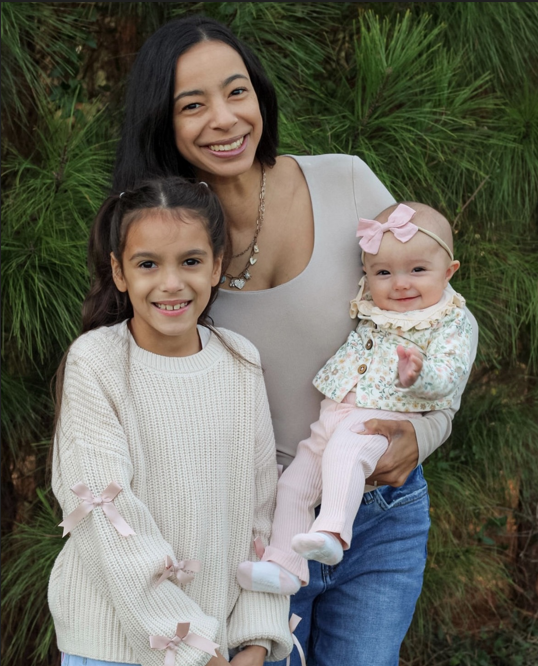 Annikka Thrailkill with her daughters
